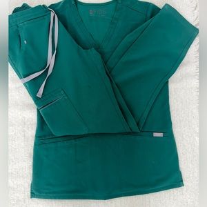 women's Casma Three-Pocket Scrub Top Hunter Green women's Yola Skinny Scrub Pant